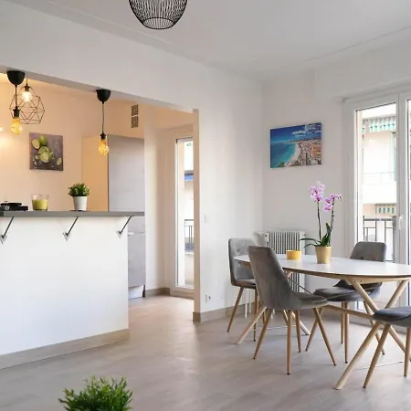 Daire 3 With Balcony And Parking 3 Min From The Sea Nice