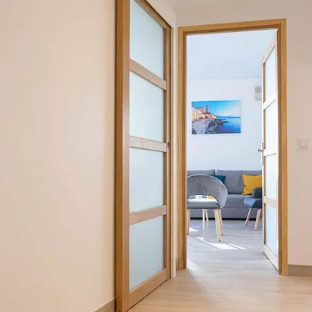 3 With Balcony And Parking 3 Min From The Sea Apartmán *